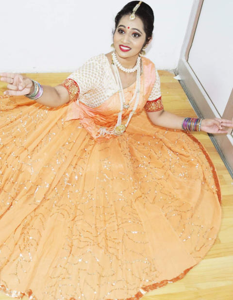 Gracy Singh Dance Troupe: Rucha Patil