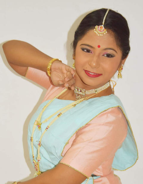 Gracy Singh Dance Troupe: Urvi Shivram