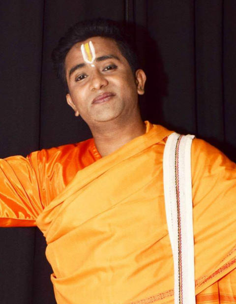 Gracy Singh Dance Troupe: Pronob