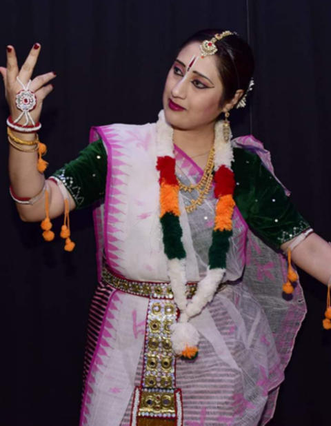 Gracy Singh Dance Troupe: Anusua Roy