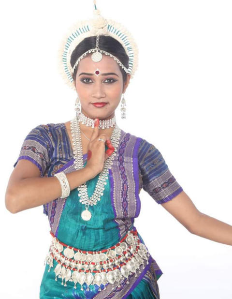 Gracy Singh Dance Troupe: Ankita Gaikwad